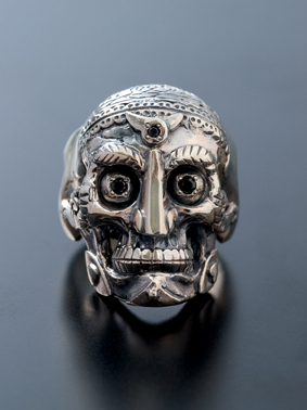 RUDE GALLERY / TIBETAN MONK SKULL RING(SIL/BK) RUDE GALLERY / TIBETAN MONK SKULL RING(SIL/BK)